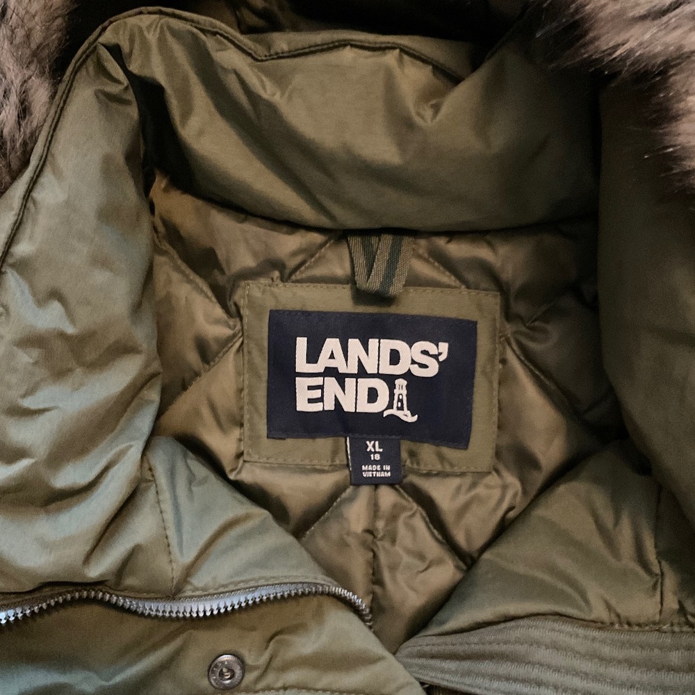LANDS END - Picture 4 of 5
